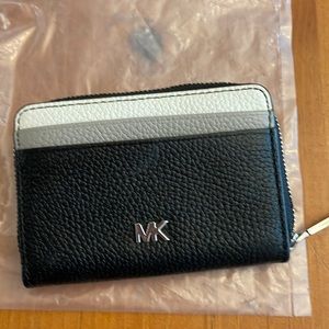 Michael Kors Wallet /credit card case ! Black /Silver /White !